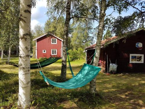 Charmig gård med bastu, strandtomt och utedusch i naturskönt område